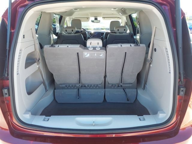 Used 2019 Velvet Chrysler Touring L Plus image 12