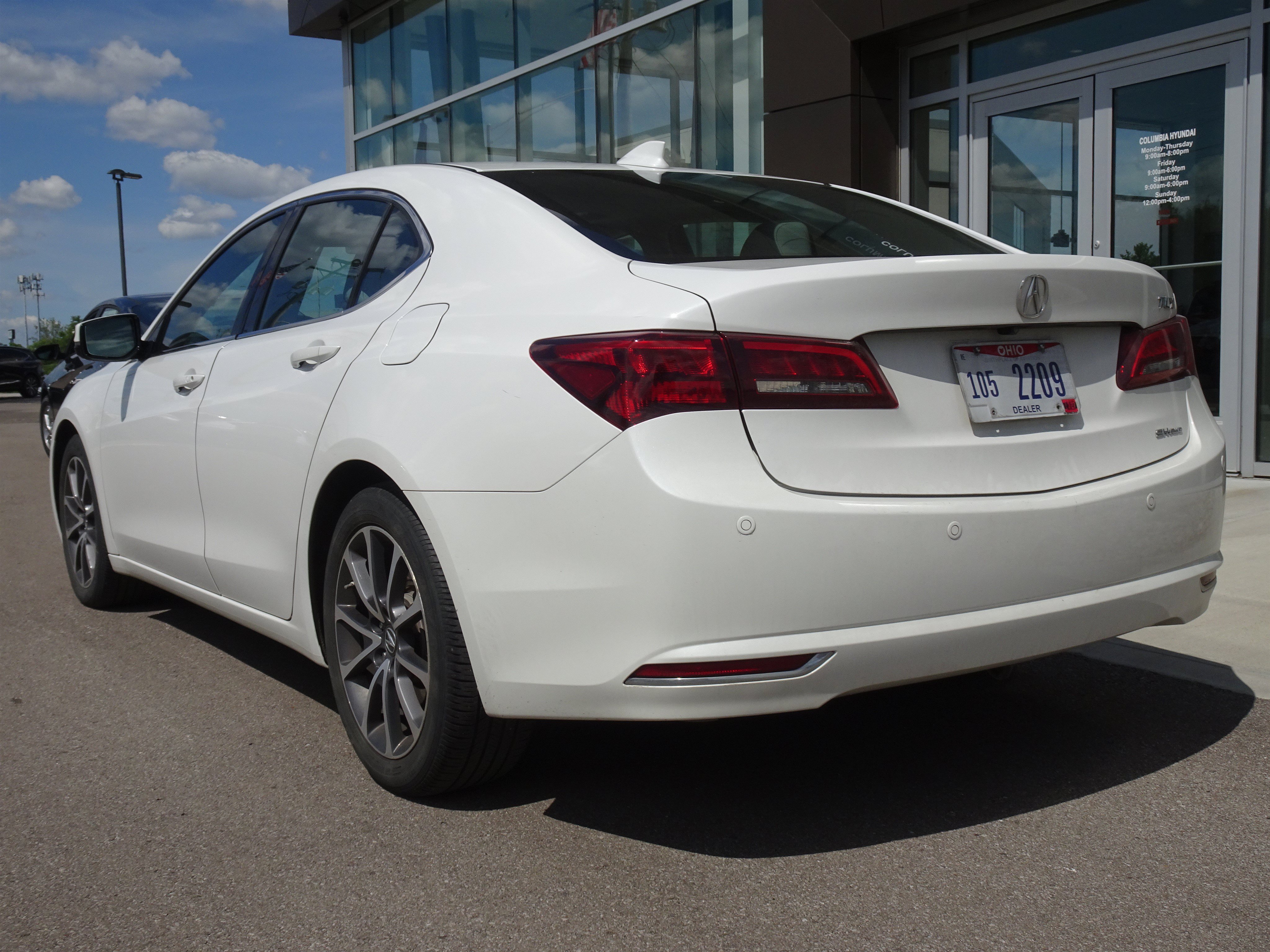 Used 2017 Bellanova White Pearl Acura V6 w/Advance Pkg image 3