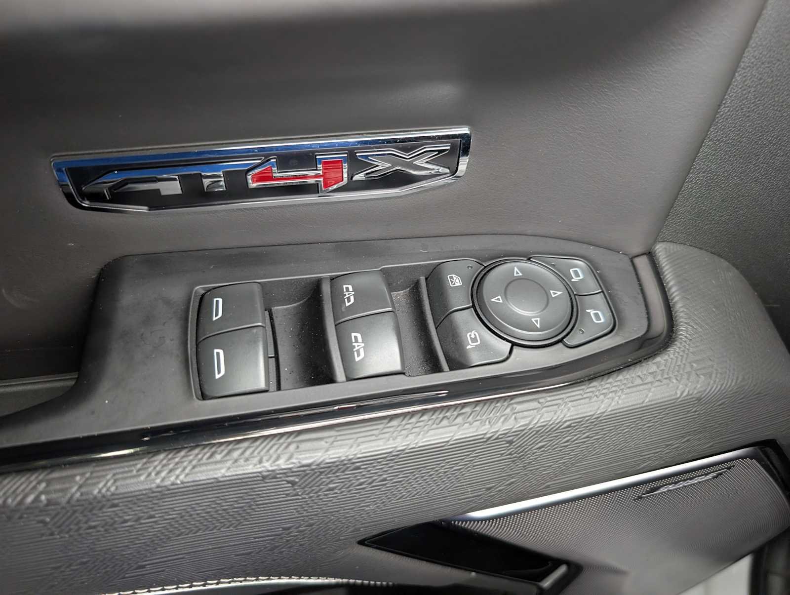 Used 2022 SUMMIT WHITE GMC AT4X image 33