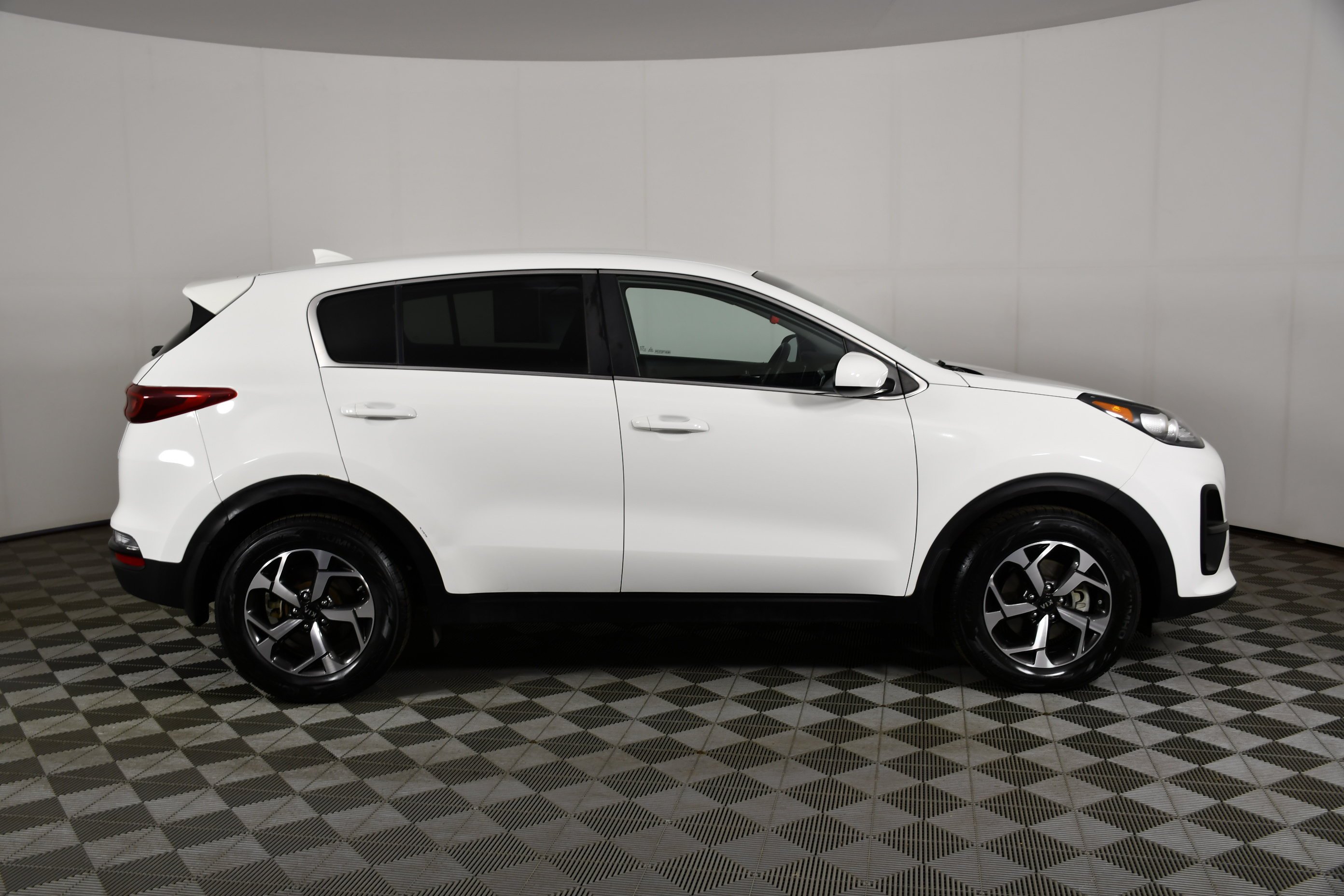 Used 2021 Clear White Kia LX image 5