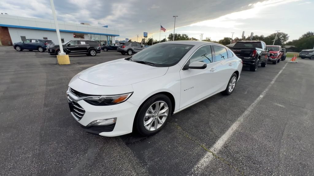 Used 2024 Summit White Chevrolet 1LT image 4