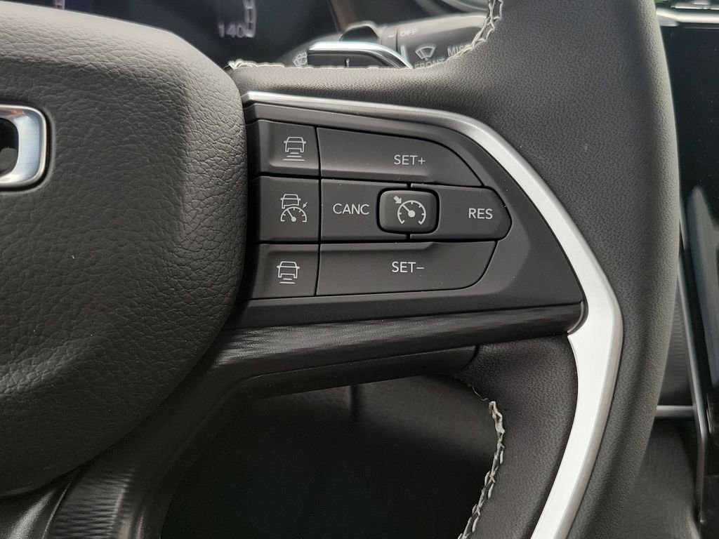 New 2026 Diamond Black Crystal Pearlcoat Jeep Laredo X image 23