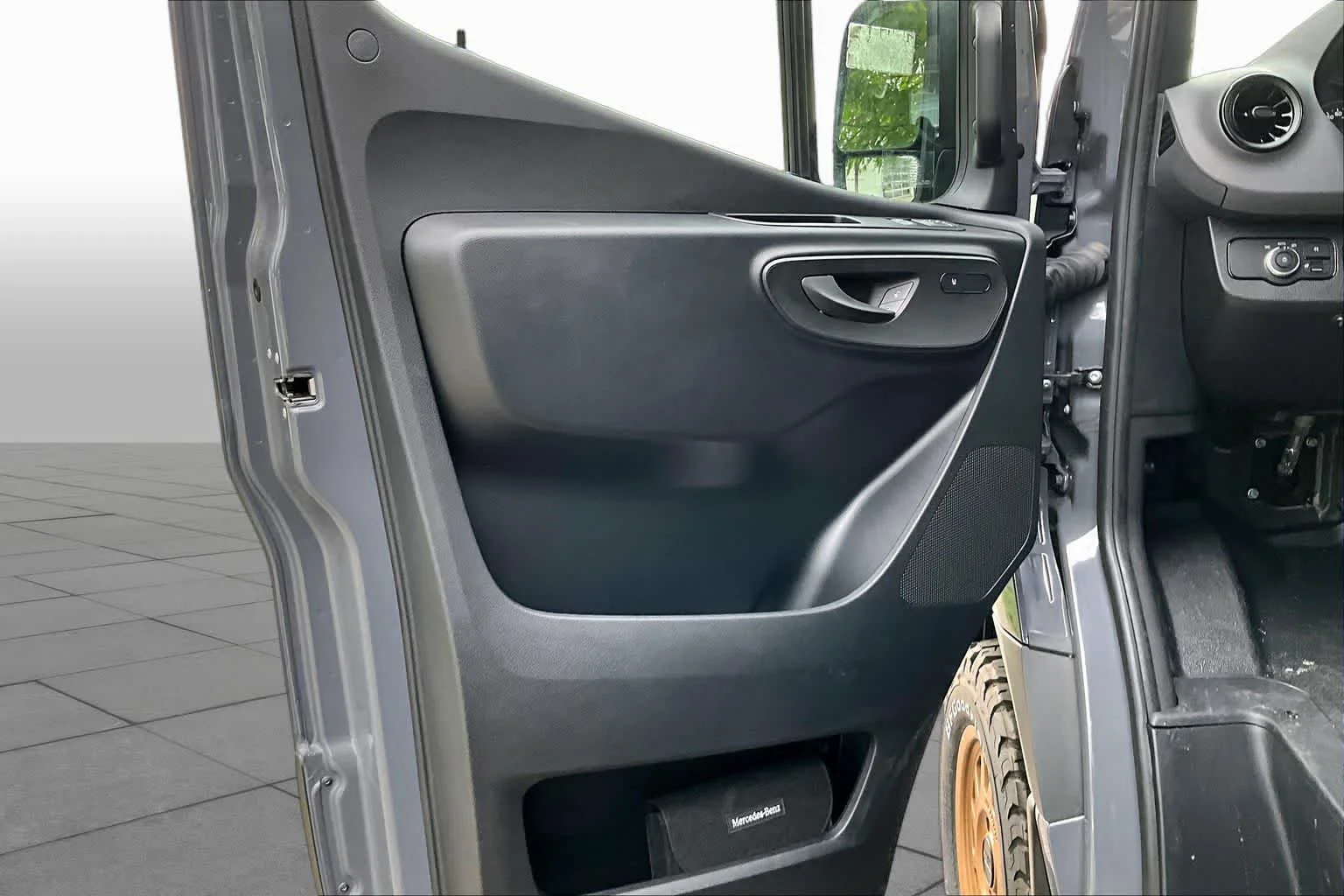 New 2025 D13/Mounting ra Mercedes-Benz  image 12