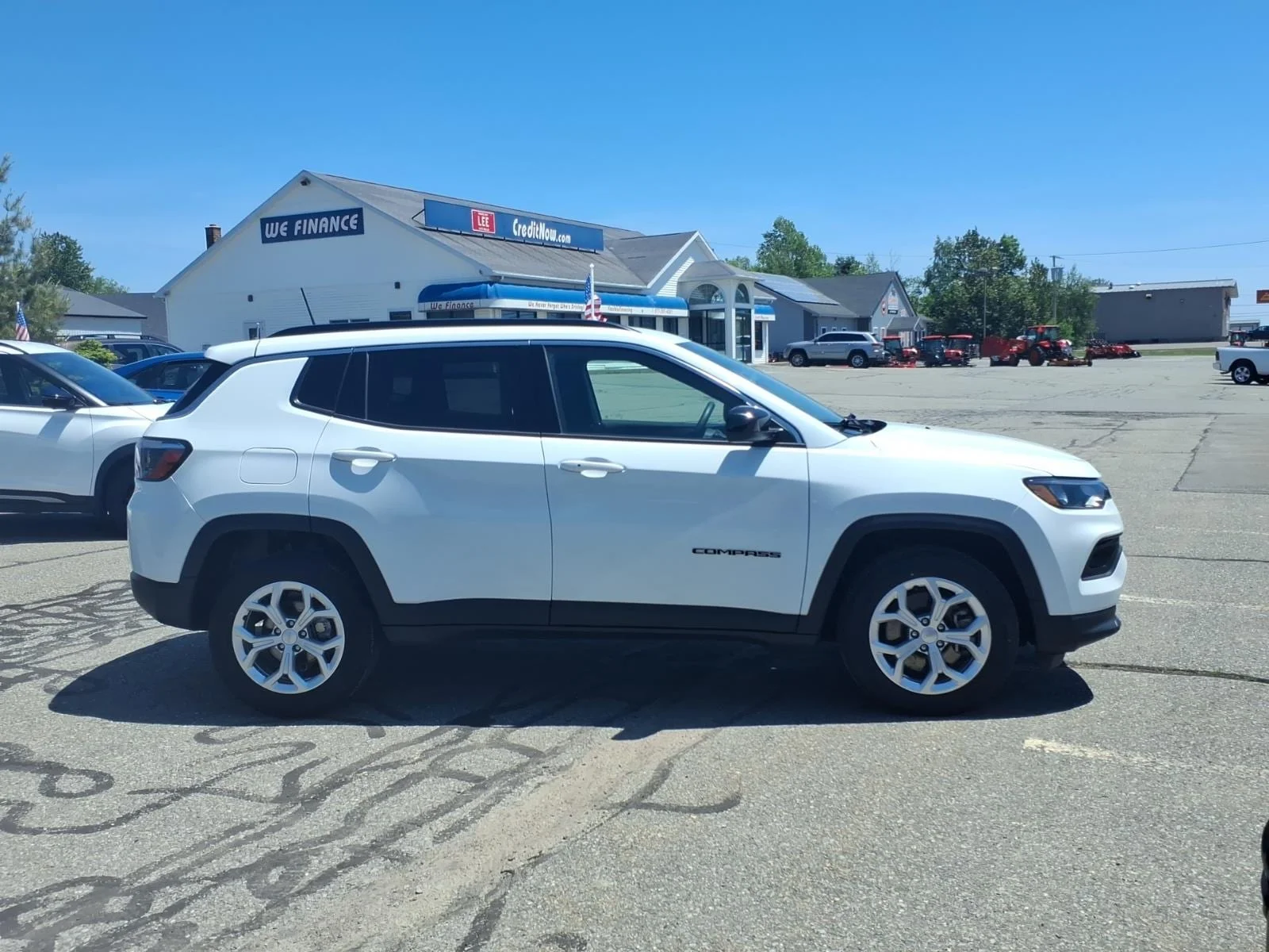 Used 2024 Bright White Clearcoat Jeep Latitude image 4