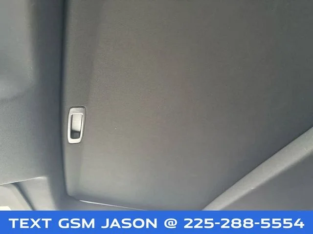 Used 2024 White GMC AT4 image 33