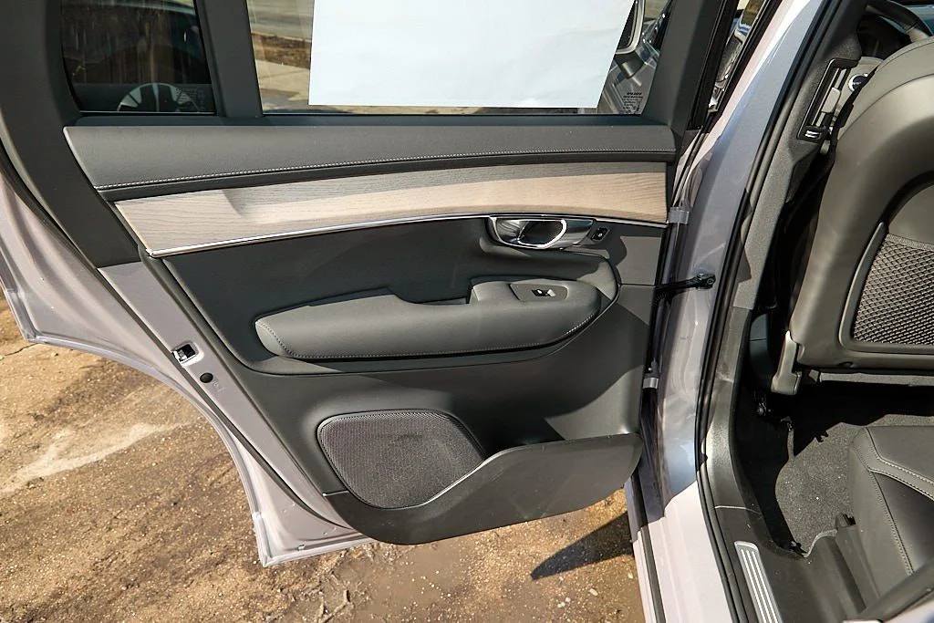 New 2026 Aurora Silver Volvo Plus image 18
