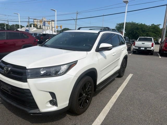 Used 2019 White Toyota SE image 4