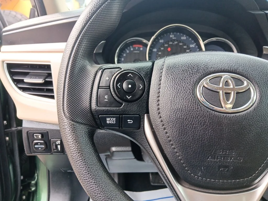 Used 2014 4Evergreen Mica Toyota LE image 17