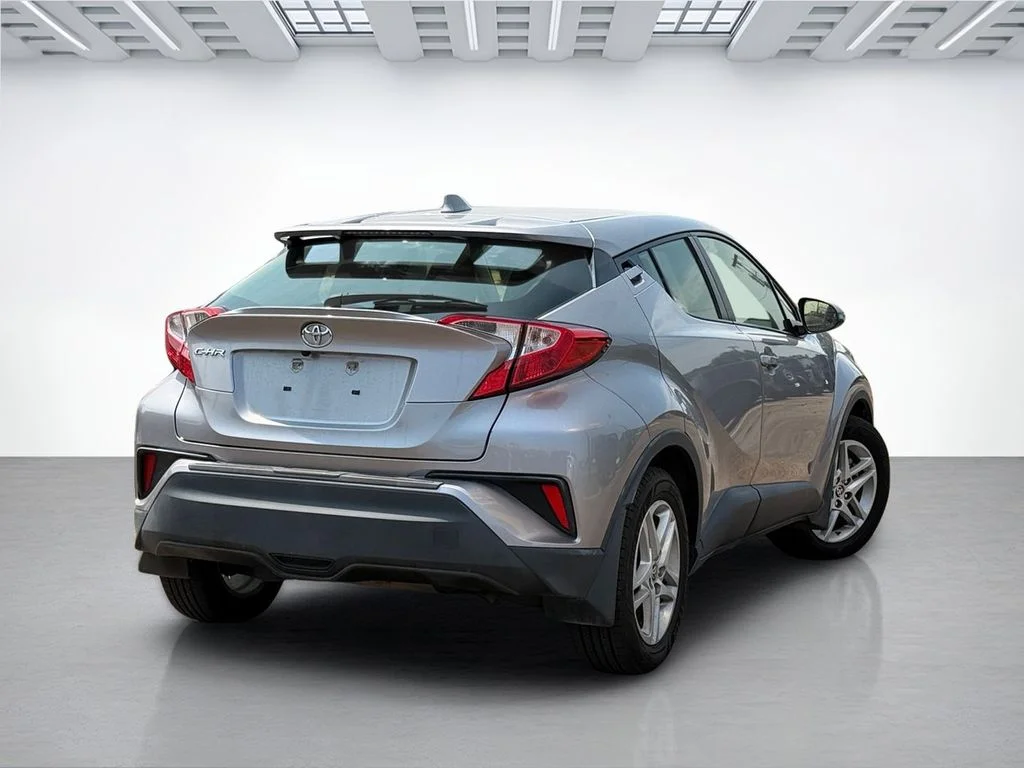Used 2020 Silver Knockout Metallic Toyota LE image 5