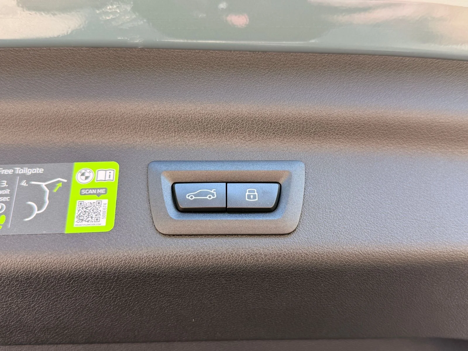 New 2026 Cape York Green Metallic BMW xDrive28i image 18