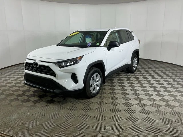Used 2022 White Toyota LE image 4