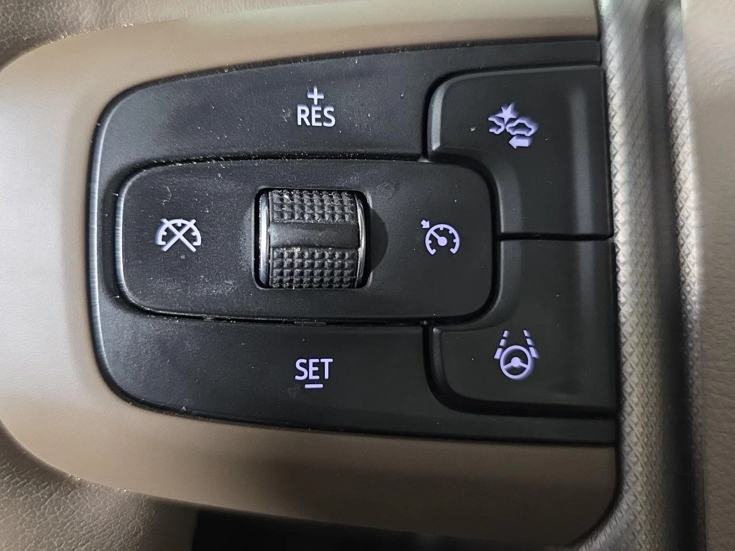 Used 2024 White Frost Tricoat GMC Denali image 21