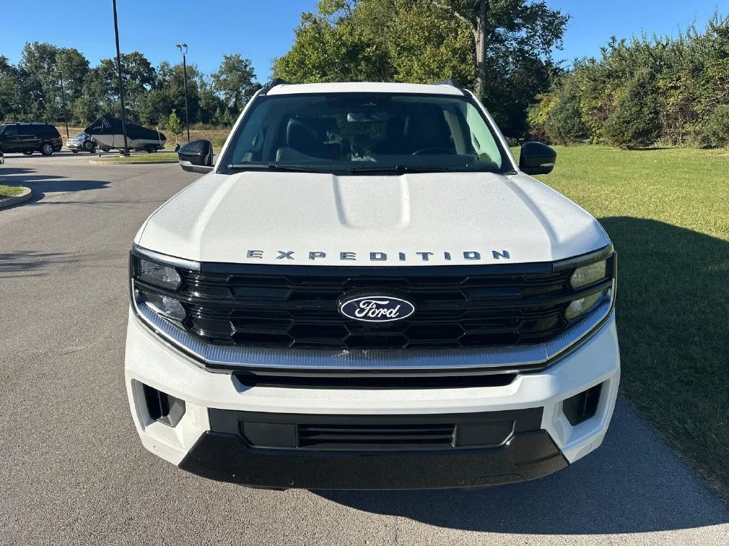 New 2027 White Ford Platinum image 9