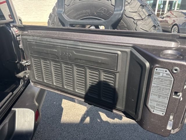 Used 2025 Gray Jeep Rubicon image 14