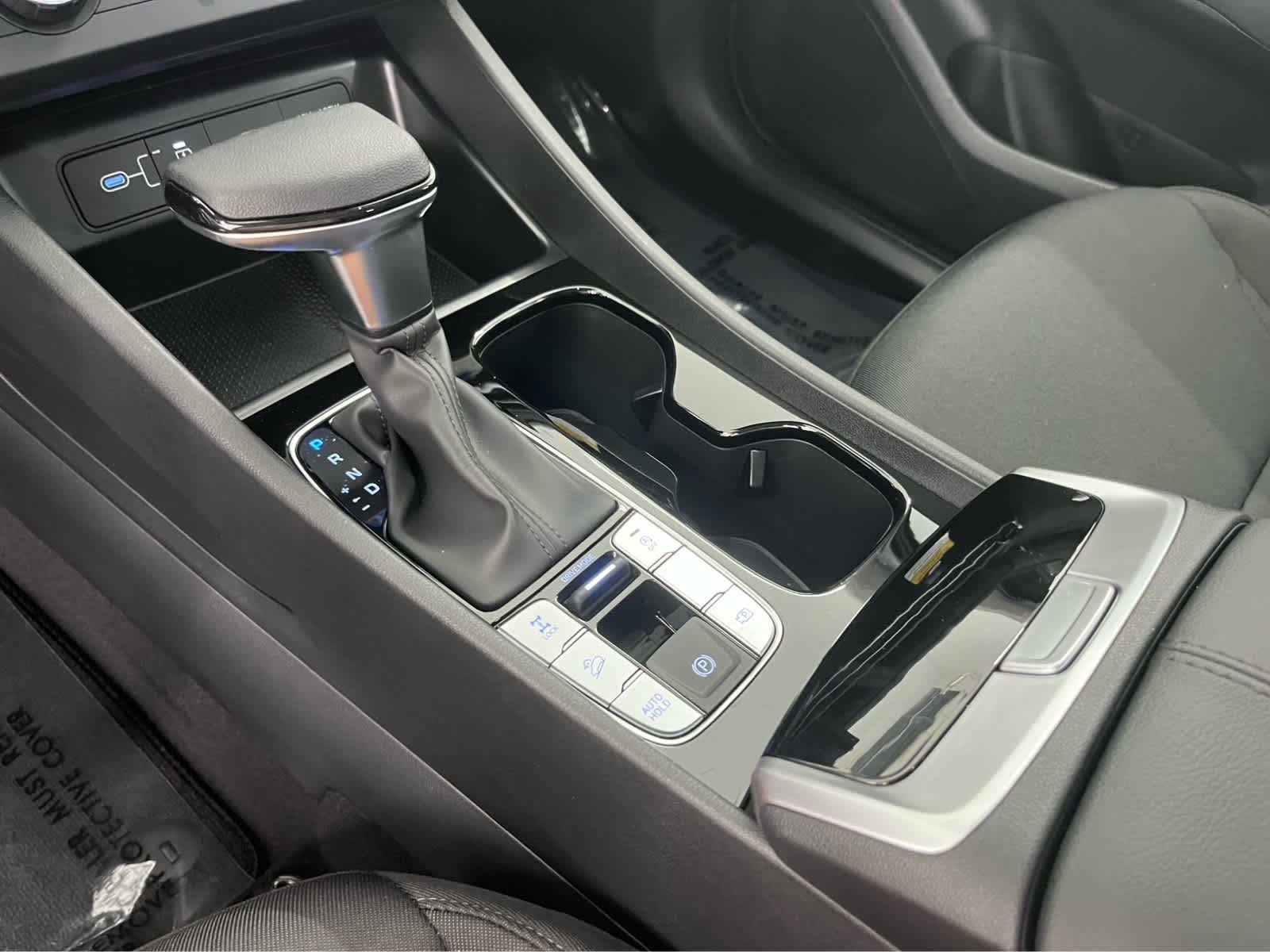 Used 2025 Shimmering Silver Hyundai SE image 18