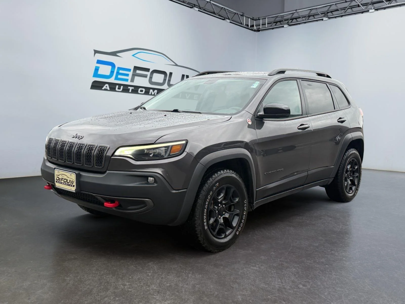 Used 2022 Granite Crystal Metallic Jeep Trailhawk image 7