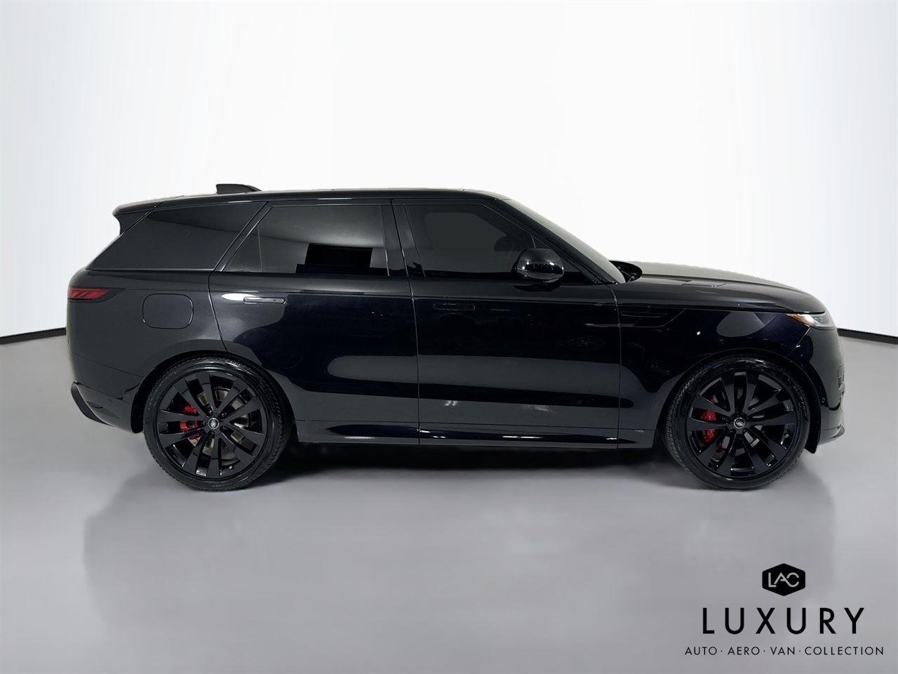 Used 2024 Santorini Black Metallic Land Rover Dynamic SE | One Owner image 5
