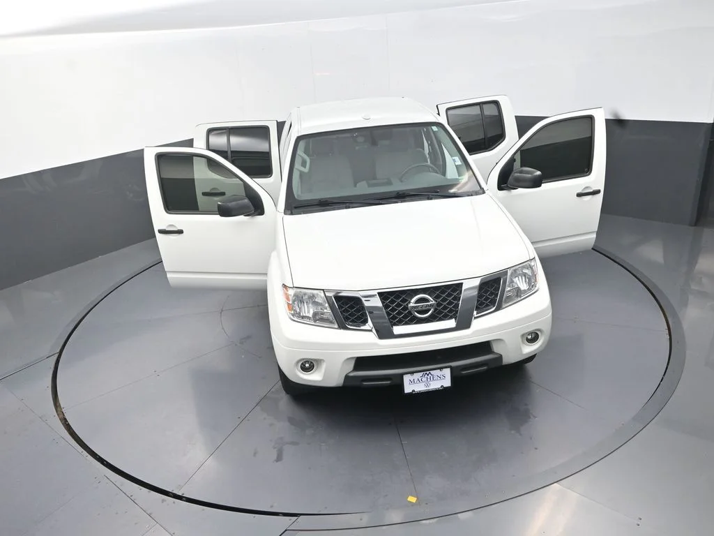 Used 2017 White Nissan SV image 31