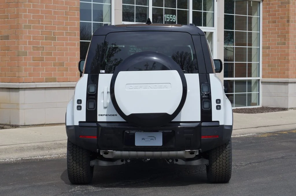 New 2026 Fuji White Land Rover S image 5