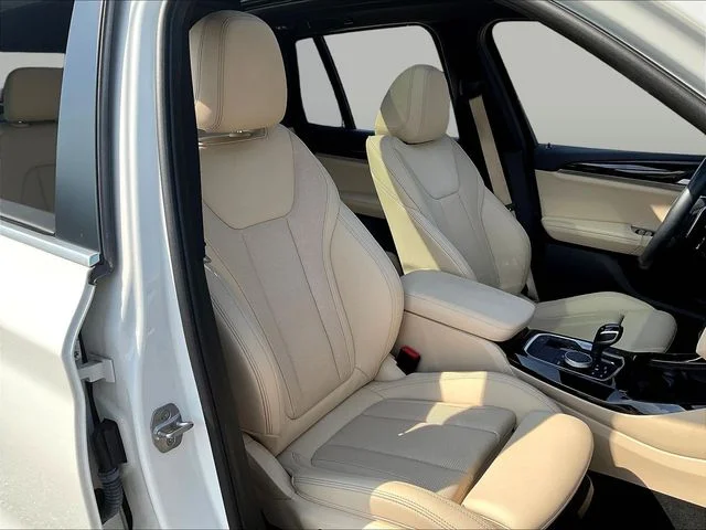 Used 2022 White BMW sDrive30i image 31