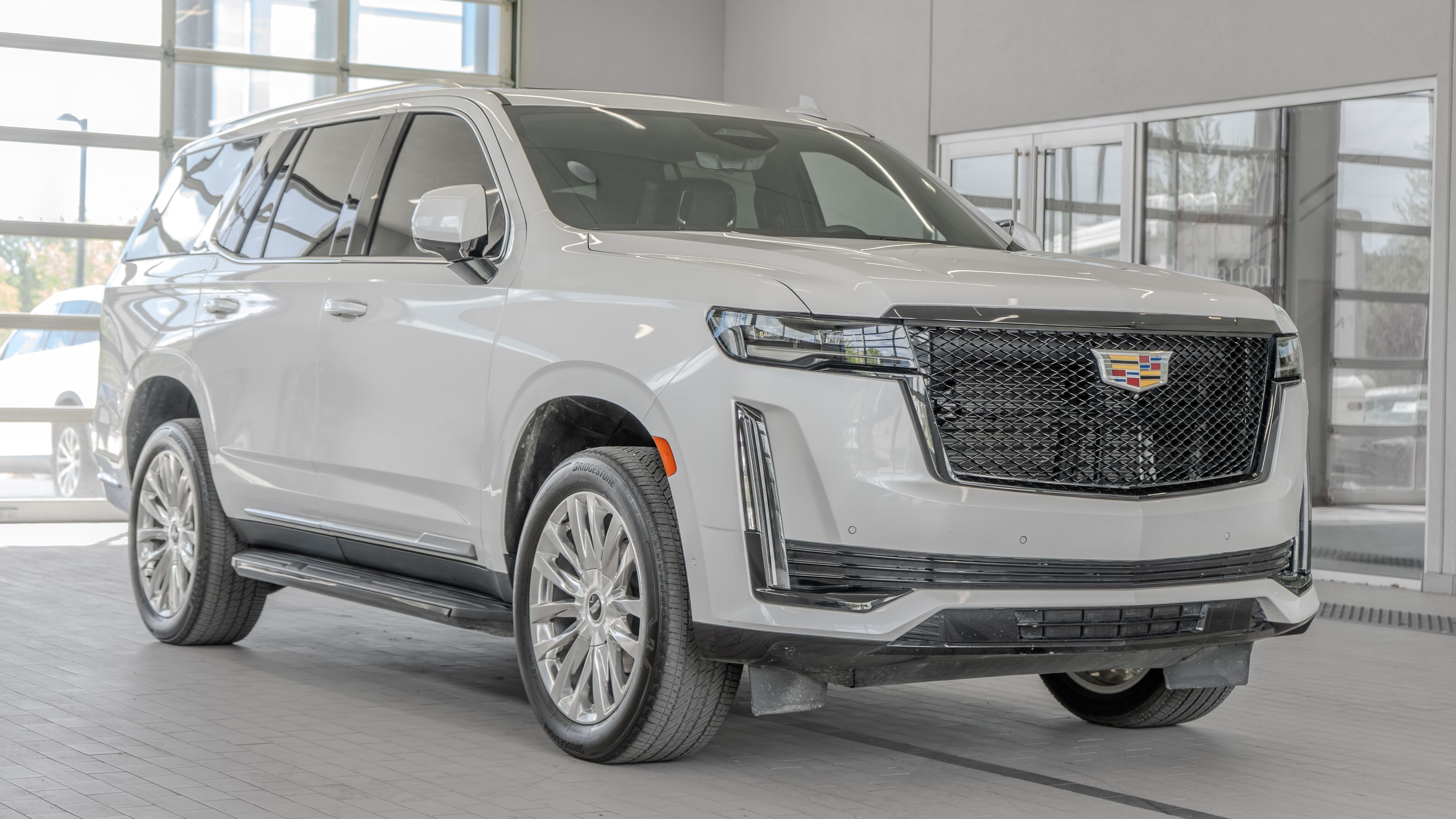 Used 2023 Crystal White Tricoat Cadillac Premium Luxury image 21