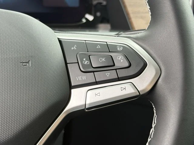 New 2026 Black Volkswagen 2.0T SE w/Technology image 11