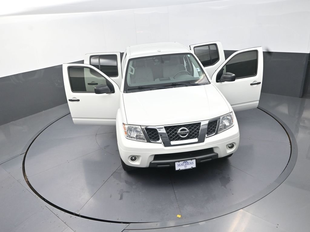 Used 2017 White Nissan SV image 31
