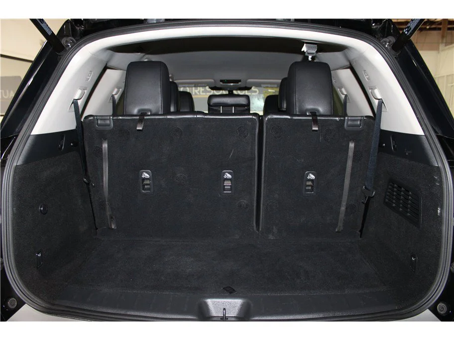 Used 2022 Super Black Nissan SL image 19