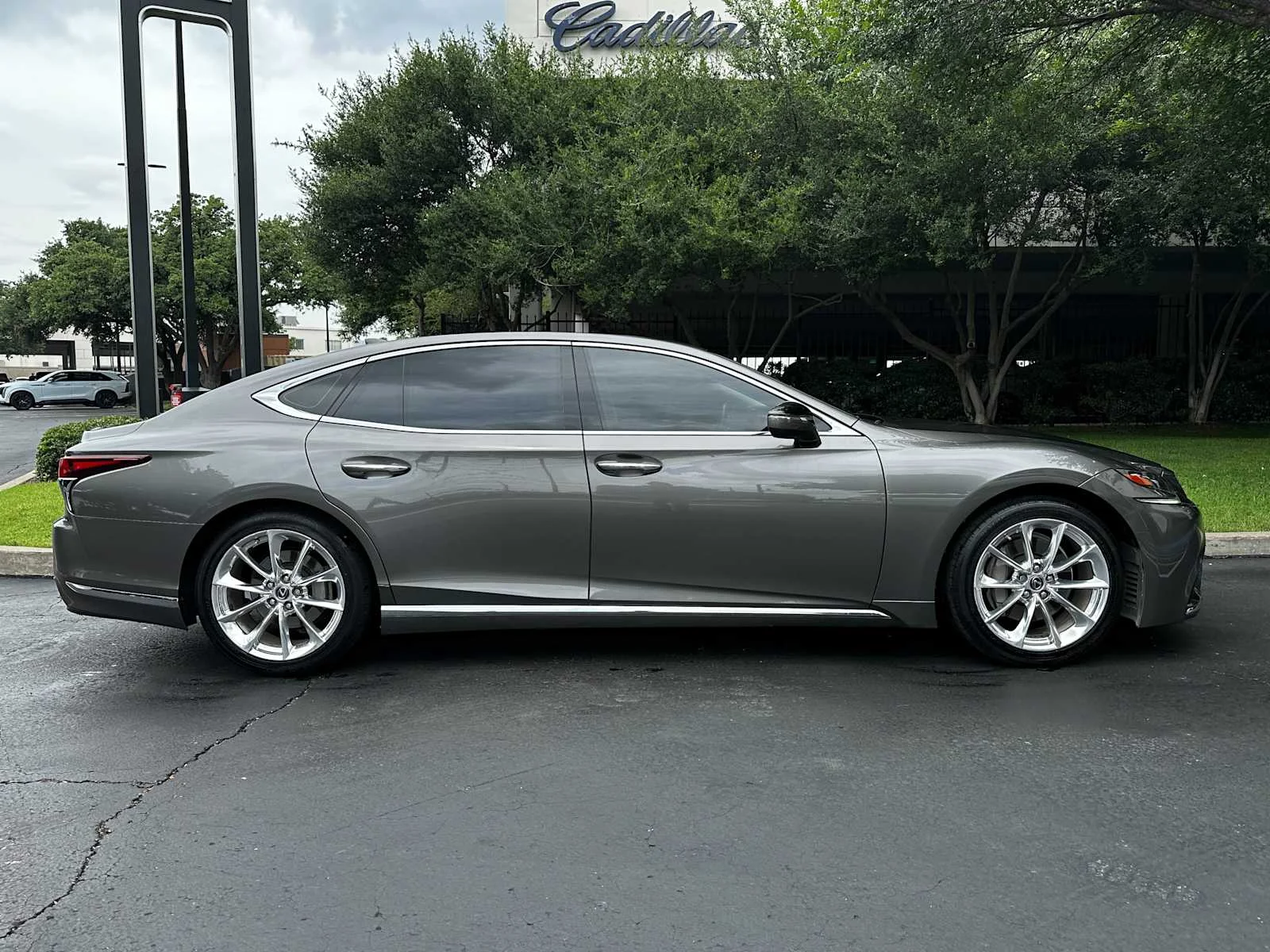 Used 2019  Lexus LS 500 image 6