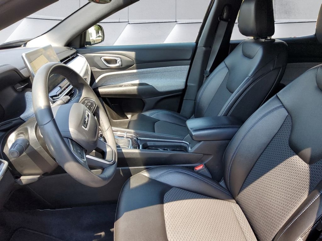 Used 2024 Black Jeep Latitude image 7