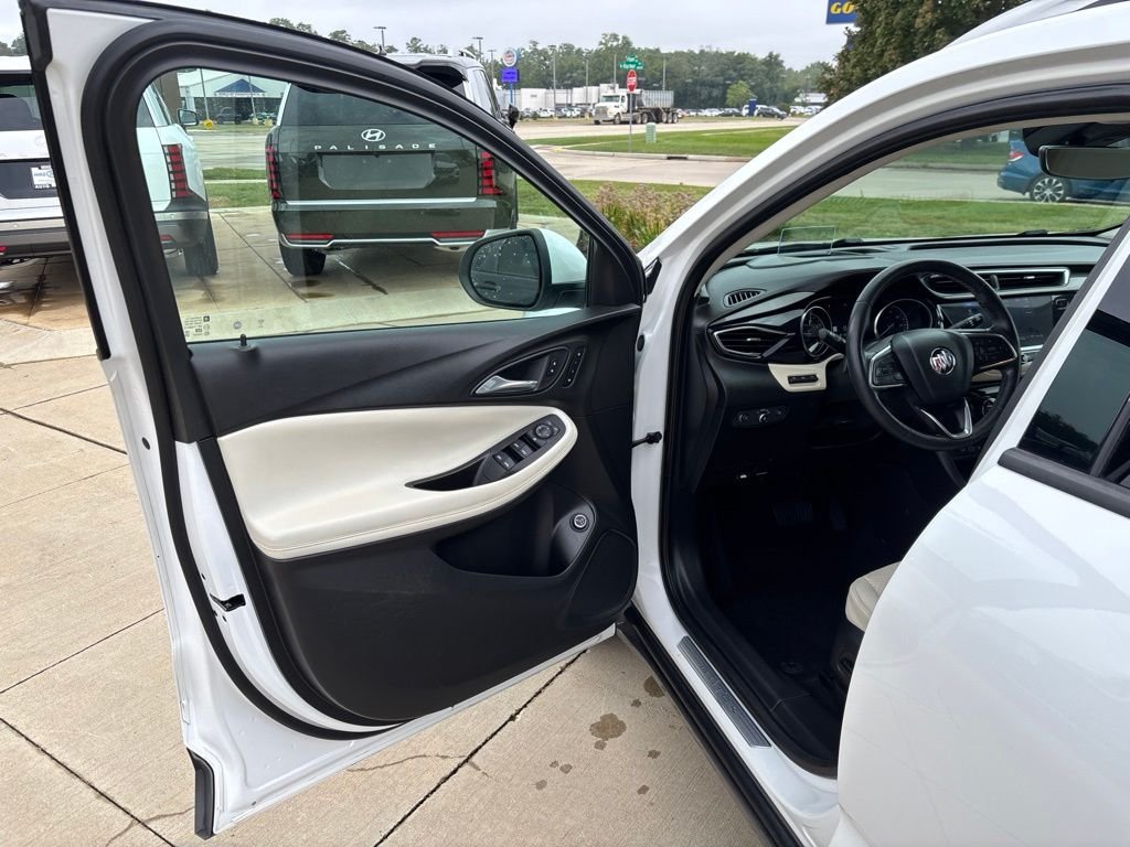 Used 2021 White Frost Buick Essence image 15