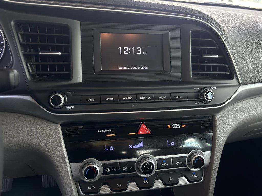 Used 2020 Red Hyundai SE image 27