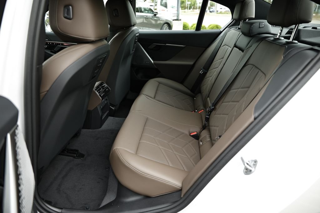 New 2027 Mineral White Metallic BMW 530i xDrive image 27