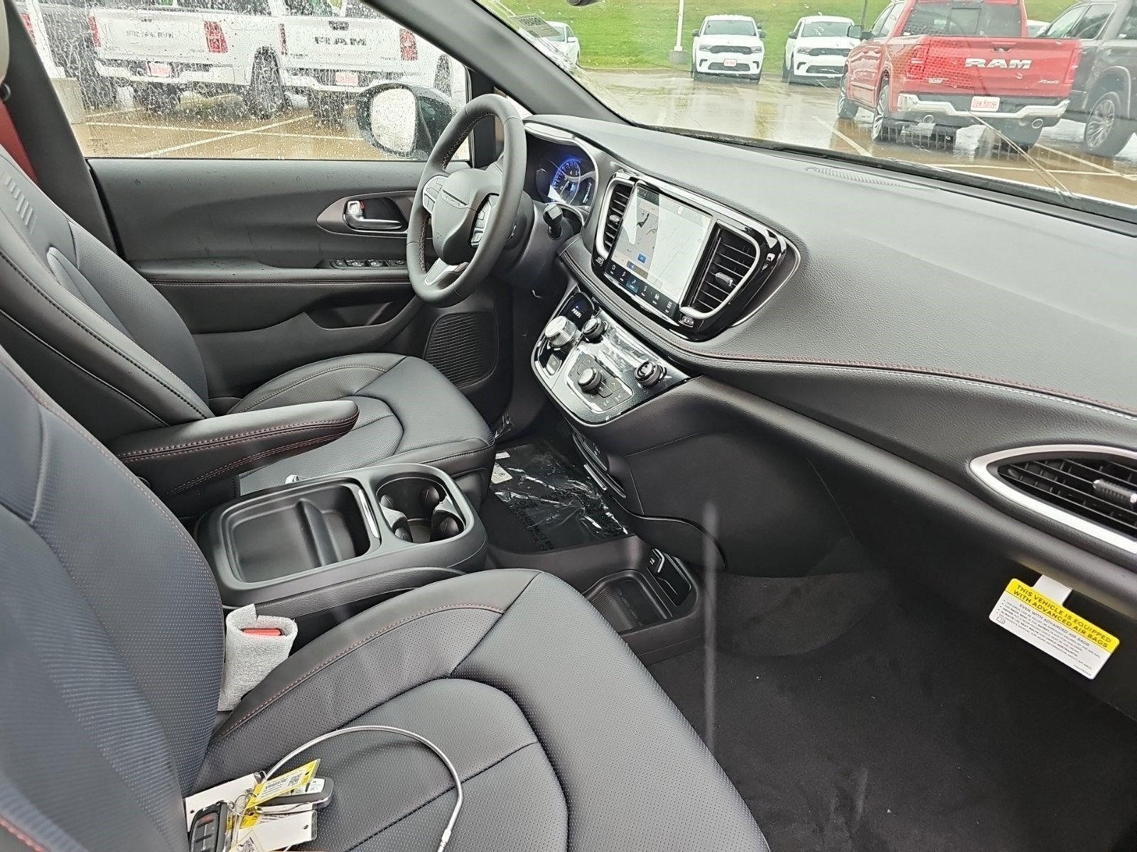 New 2027 Bright White Clearcoat Chrysler Select image 9