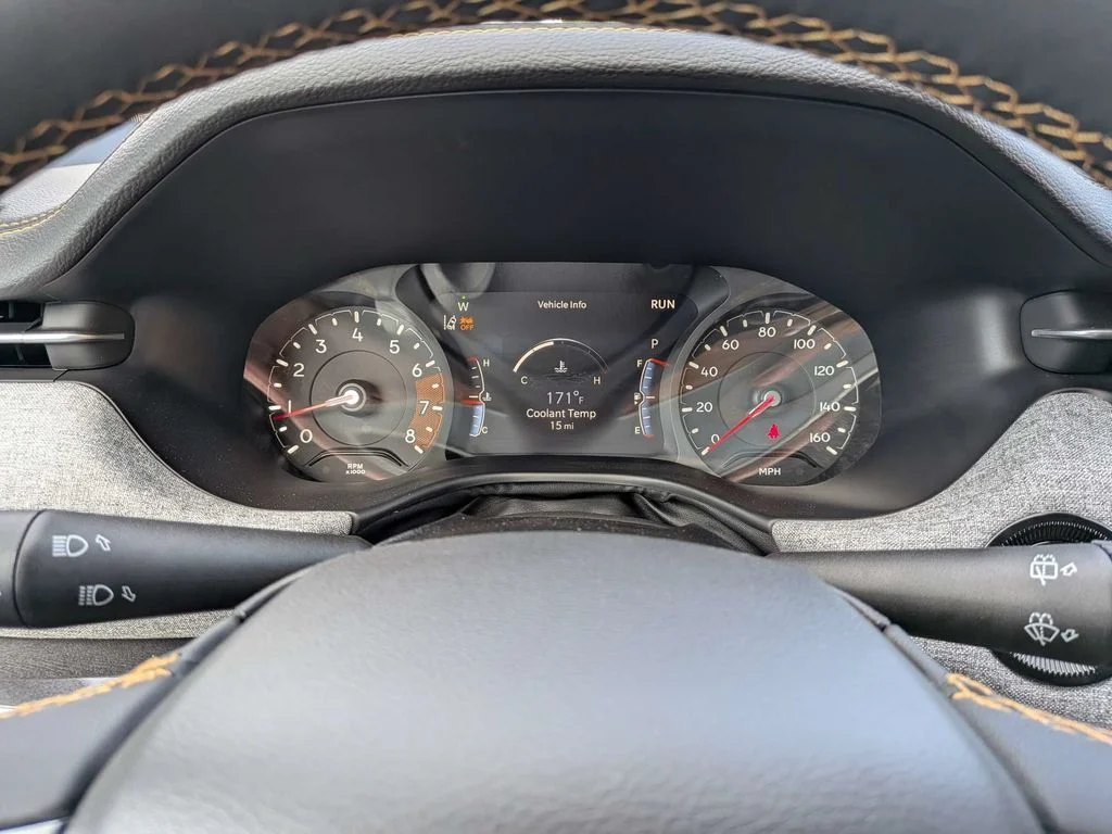 New 2026 Diamond Black Crystal Pearlcoat Jeep Latitude image 26