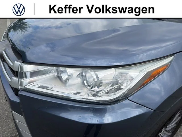 Used 2018 Blue Toyota XLE image 9