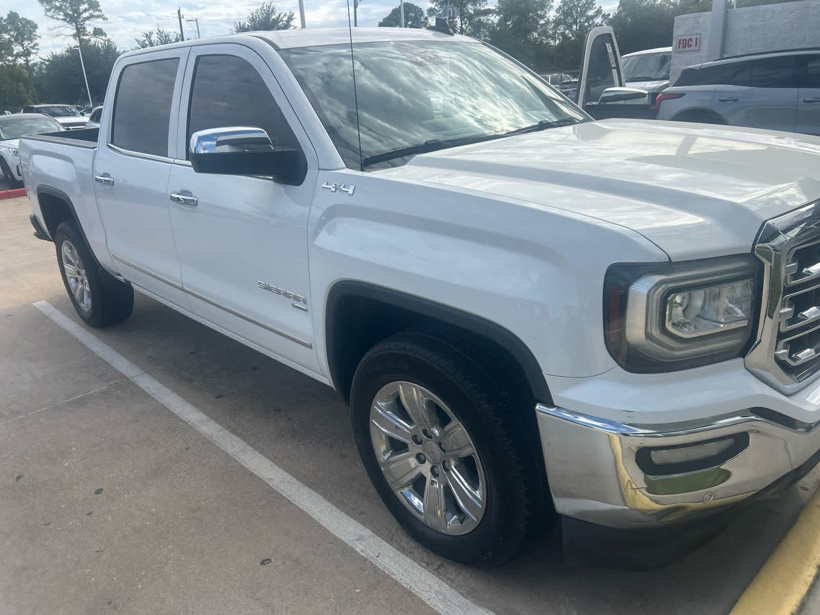 Used 2018 Summit White GMC SLT image 7