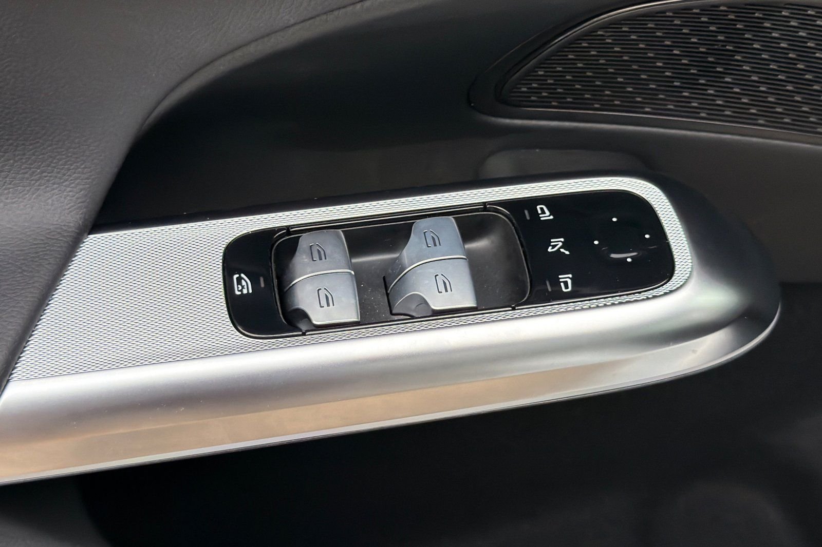 New 2026 MANUFAKTUR Alpine Grey Mercedes-Benz E 350 image 26