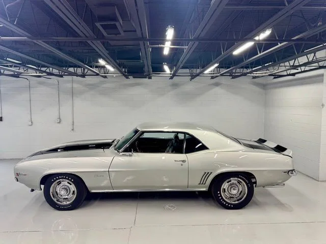 Used 1969 Silver Chevrolet Z28 image 2