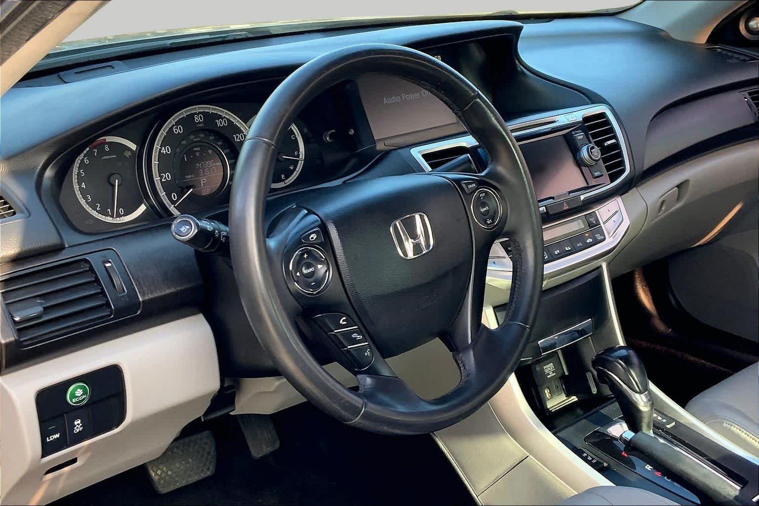 Used 2014 Modern Steel Metallic Honda EX-L image 17