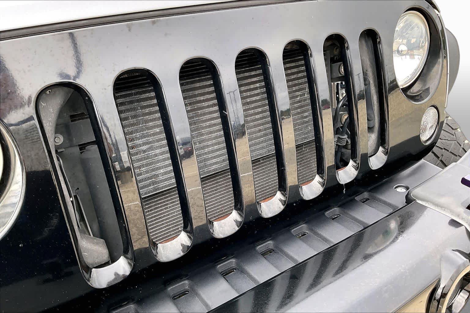 Used 2017 Billet Silver Metallic Clearcoat Jeep Willys Wheeler image 27