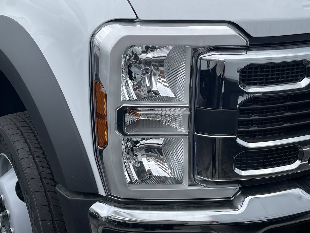 New 2026 Oxford White Ford XL image 7