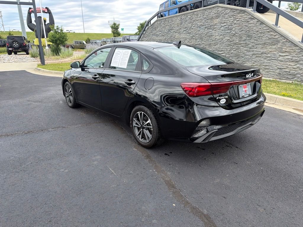 Used 2024 Black Kia LXS image 5