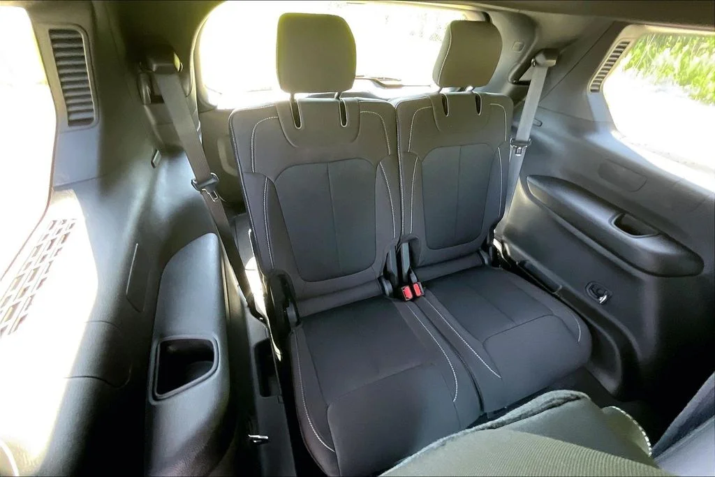 New 2026 Bright White Clear-Coat Exterior Paint Jeep Laredo image 24