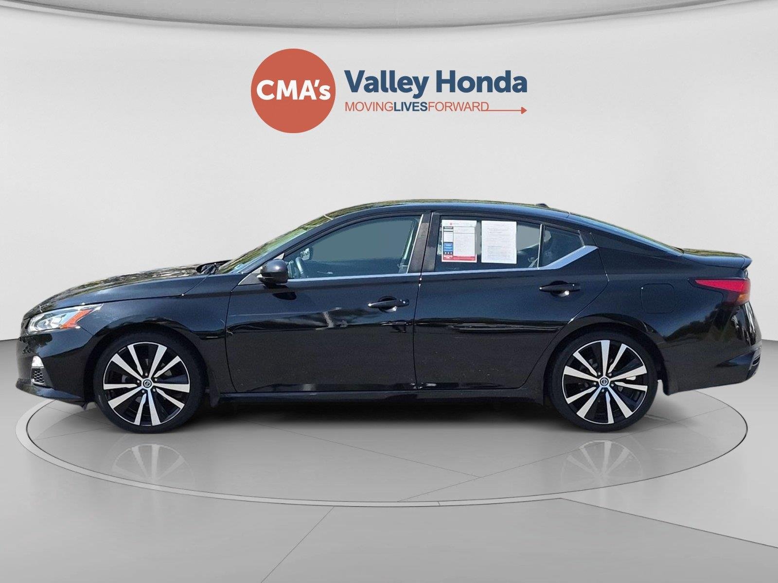 Used 2020 Super Black Nissan 2.5 SR image 2