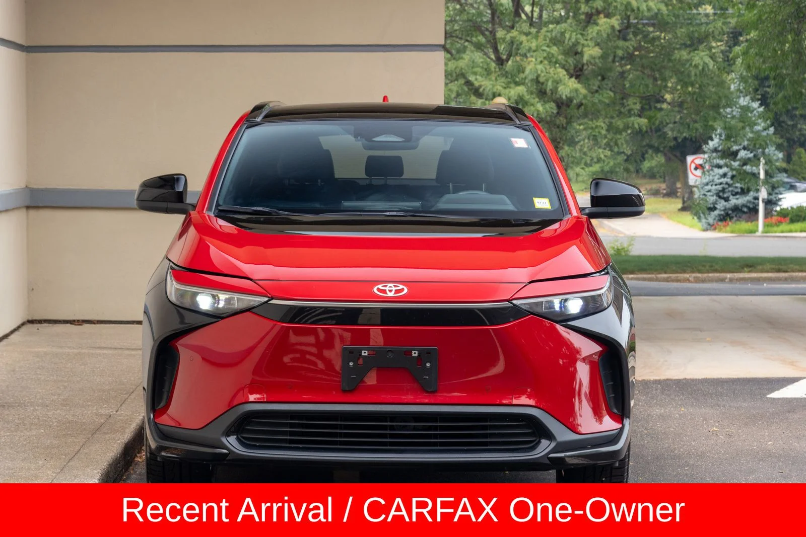 Used 2024 Toyota bZ4X XLE with VIN JTMABACA2RA055811 for sale in Commack, NY