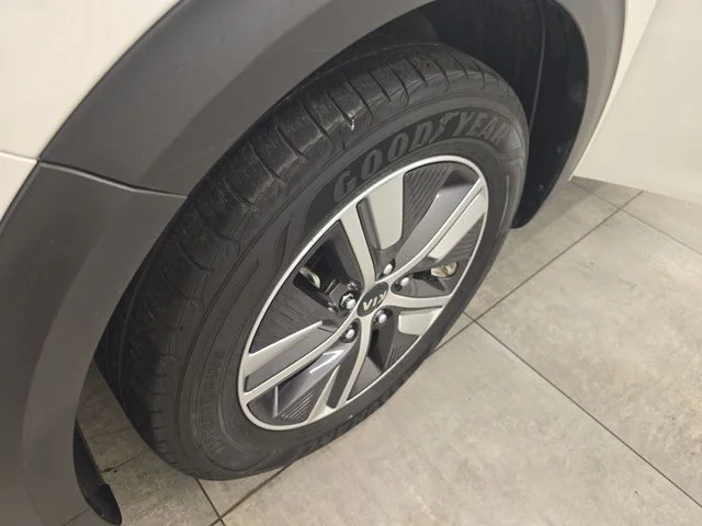 Used 2020 Snow White Pearl Kia EX Premium image 38