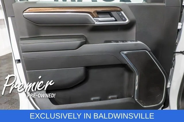 Used 2025 Summit White Chevrolet LT image 14