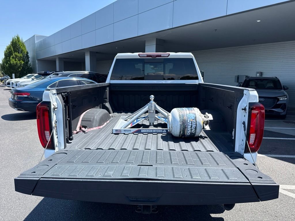 Used 2022 White GMC AT4 image 11