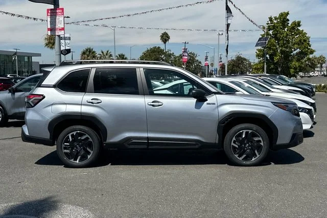 New 2026 ICE SILVER METALLIC Subaru Limited Hybrid image 3